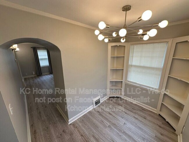 Building Photo - 6111 Raytown Rd