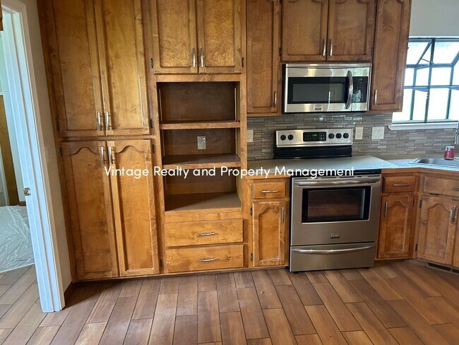 Building Photo - Available Soon!! Extra Big 5 Bedroom Country Home That You Have To See!!!