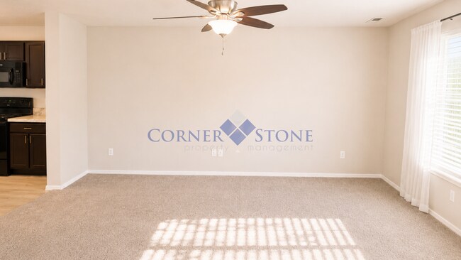 Building Photo - Great home in central location!