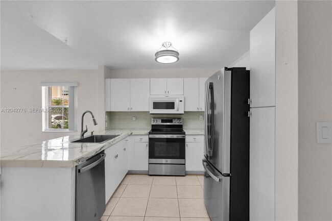 Building Photo - 12990 SW 30th Ct