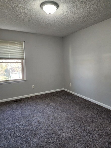 Building Photo - 105 Helen St