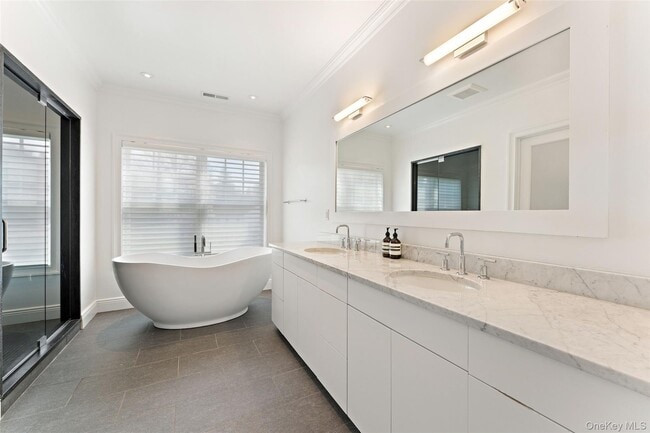 Building Photo - 20 Brookline Rd