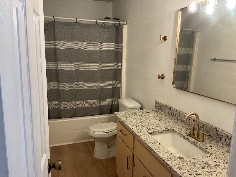 Building Photo - 283 SW Leisure Dr