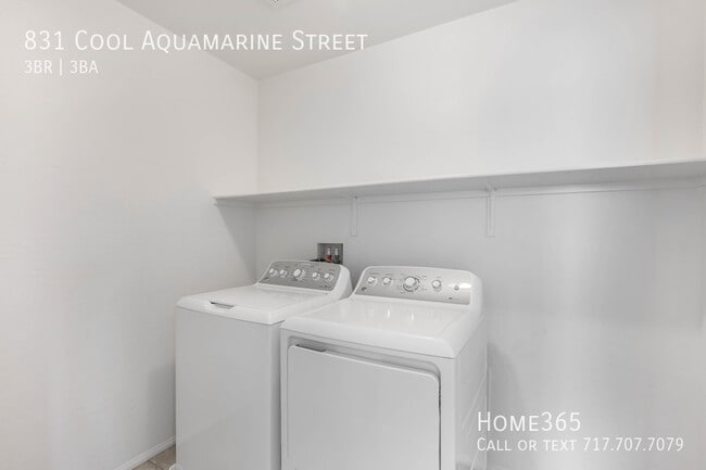 Building Photo - Beautiful 2 Story 3 Bed 2.5 Bath home in t...