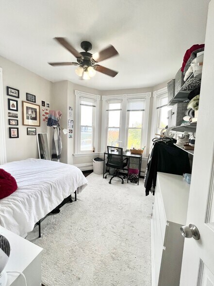 Building Photo - 717 Parker St