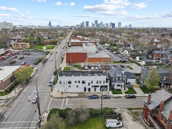 Building Photo - 383 Wilson Ave