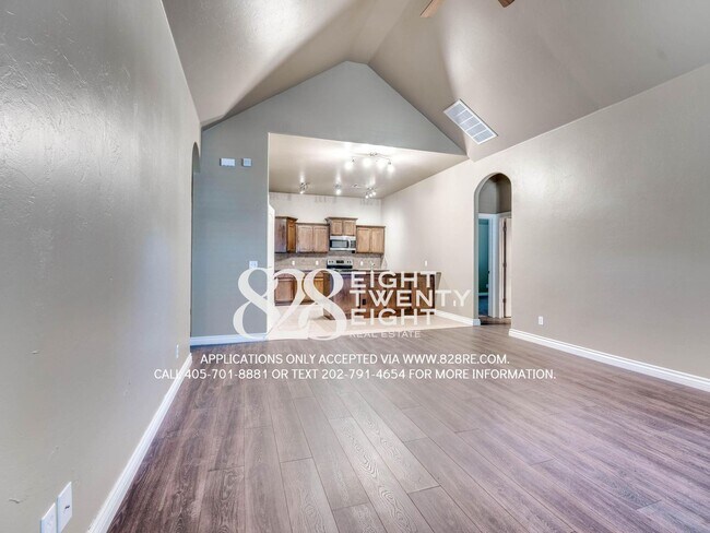 Building Photo - NEW TO THE MARKET!  Spacious 4 Bed/2 Bath Near very Close to Campus!!