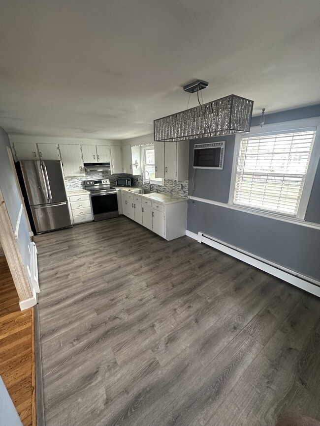 Kitchen - 5 Crestshire Dr