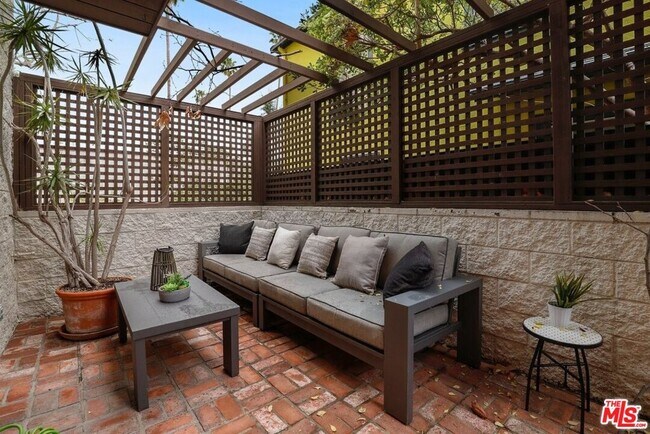 Building Photo - 848 Lincoln Blvd