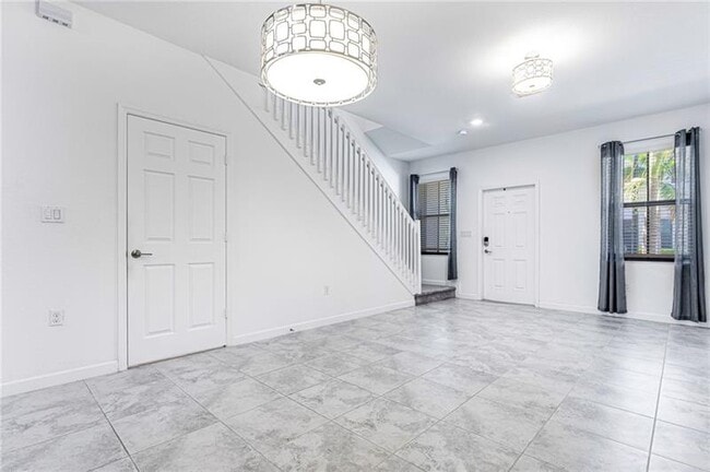 Building Photo - 1616 SW 28th St