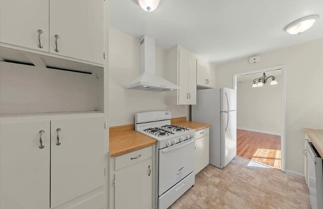 Building Photo - For rent