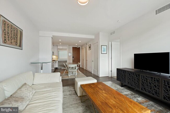 Building Photo - 45 Sutton Square SW