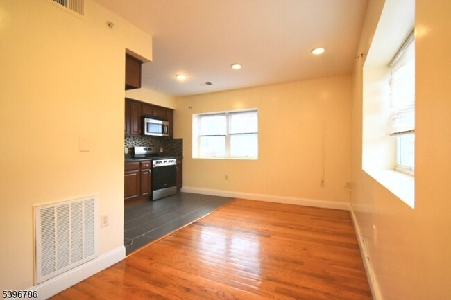 Building Photo - 232 Shephard Ave