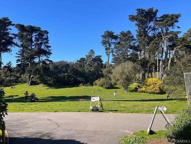 Building Photo - 123 10th Ave