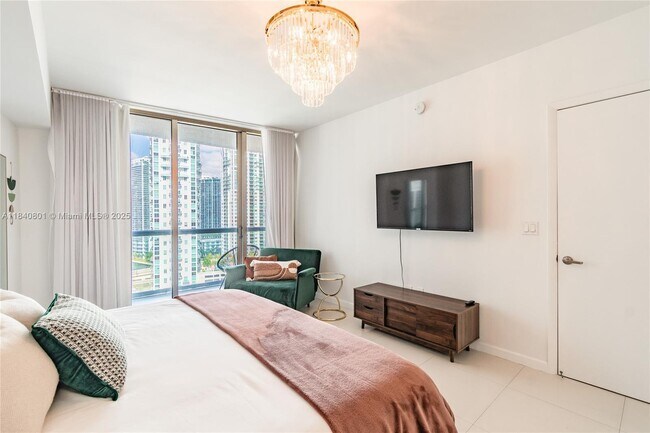 Building Photo - 485 Brickell Ave