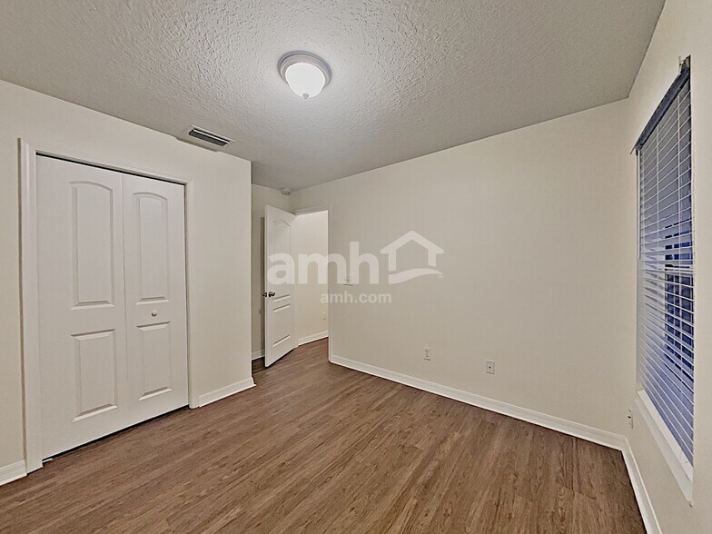 Building Photo - 8431 Deer Chase Dr