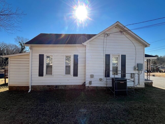 Building Photo - One Level Living with Central Air