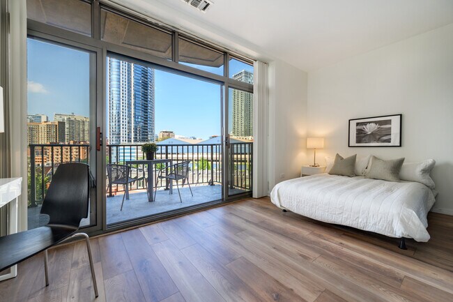 Building Photo - 400 N Clinton St