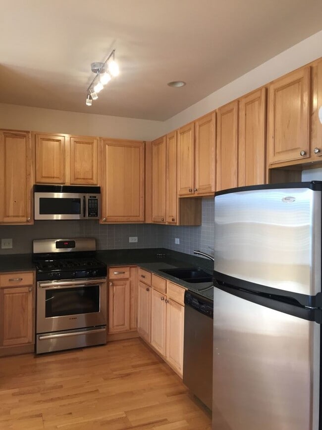 Building Photo - 2935 N Clybourn Ave