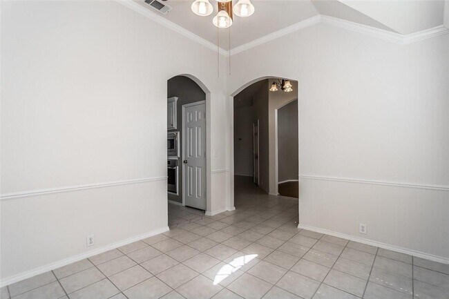 Building Photo - 2453 Cimmaron Dr