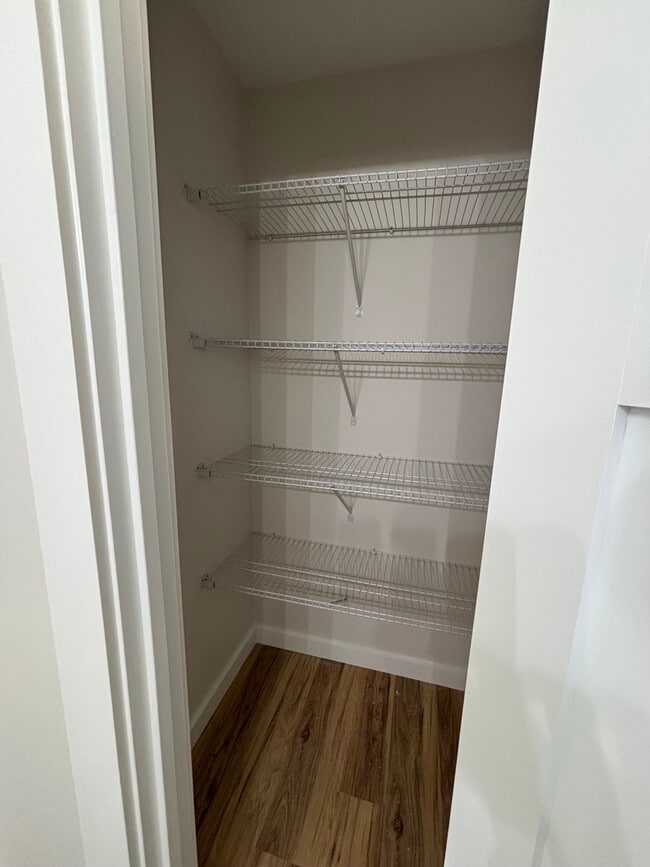 Building Photo - 20 Pond Rd