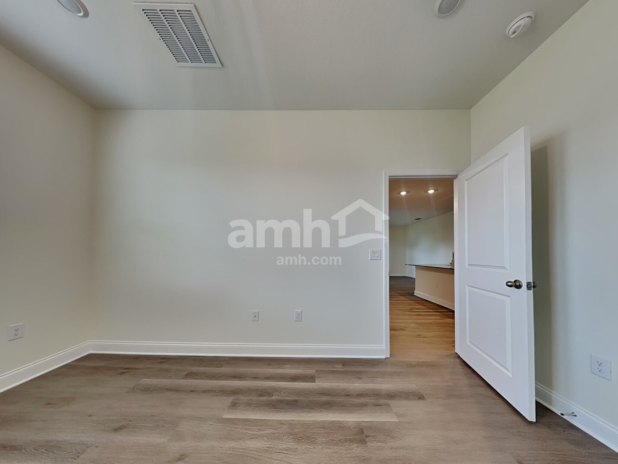 Building Photo - 3699 Lk Blf Lp