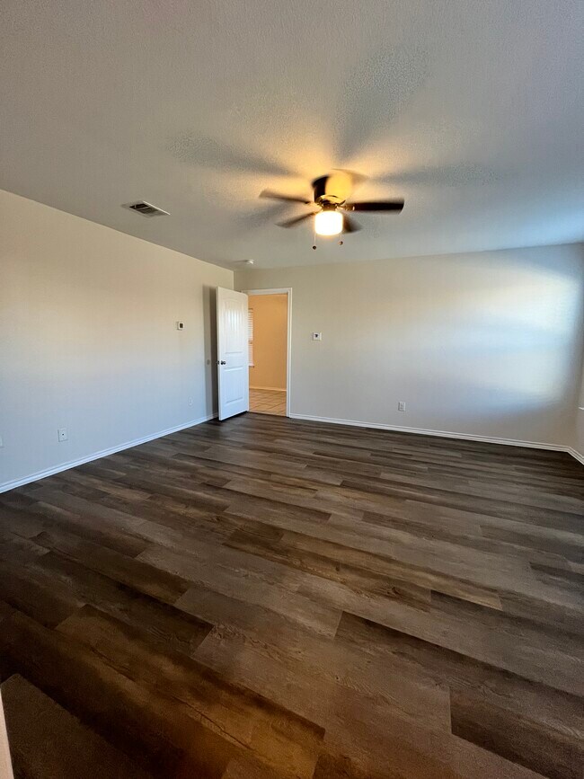 Building Photo - 1309 Basswood Ln