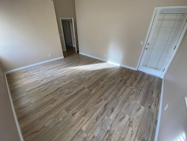 Building Photo - Beautiful 3 bed/2 bath home located near North Las Vegas