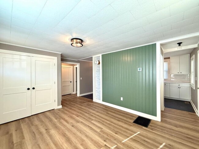 Building Photo - 716 Forest St