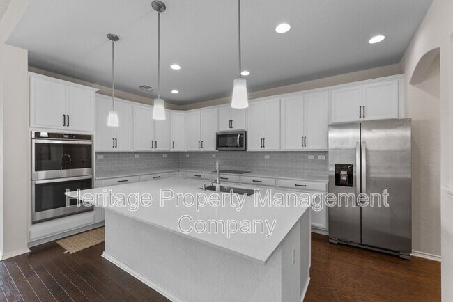 Building Photo - 942 Blue Violet