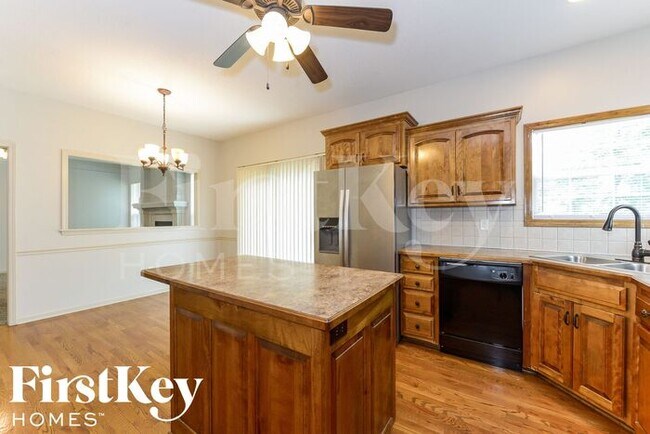 Building Photo - 14050 Drury Ct