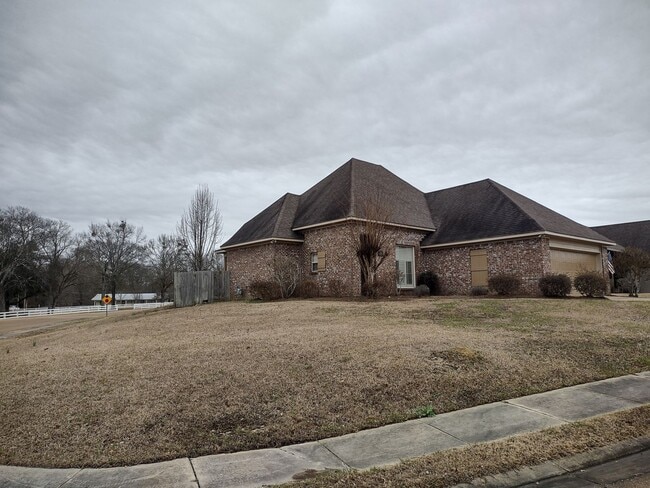 Building Photo - 446 Ash Tree Ln