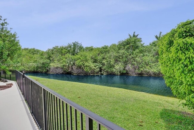 Building Photo - 21461 Sawmill Ct