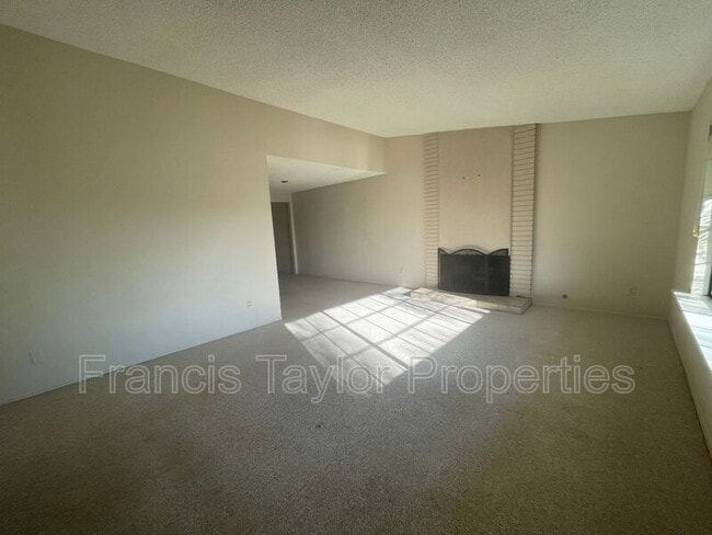 Building Photo - 1762 David Dr