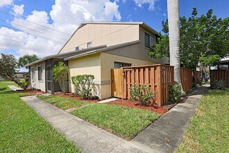 Building Photo - Cedarbend 5274-3