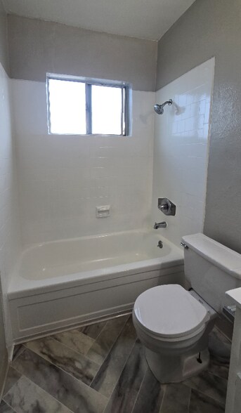 Building Photo - 15531 Belshire Ave
