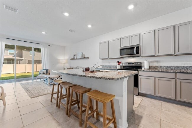 Building Photo - 33105 Major Oak Dr