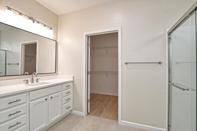 Building Photo - 405 Dawson Trail