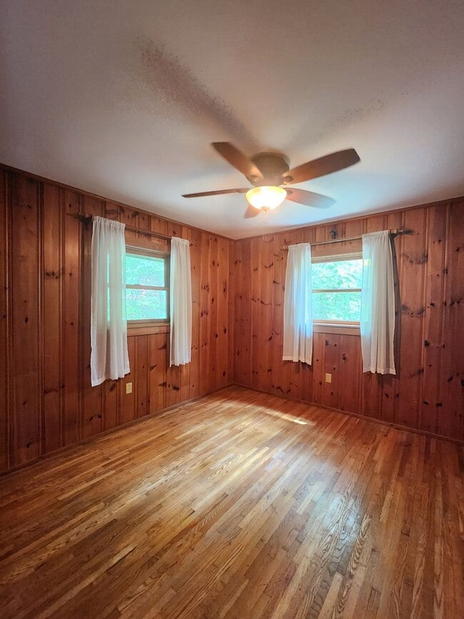 Building Photo - Mountain Escape!