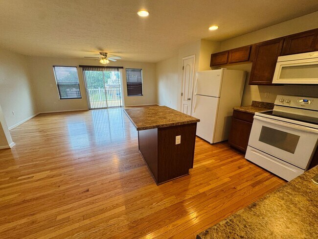 Building Photo - 3 Bed/ 2.5 Bath Townhome close to the interstate - Available 06/08/2026