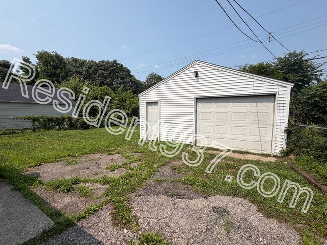 Building Photo - 3 bed 1 bath home