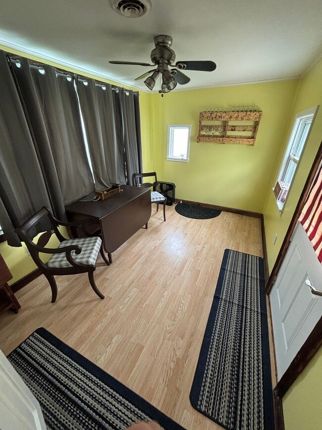 Building Photo - Charming 2-Bedroom Home in La Crosse Close...
