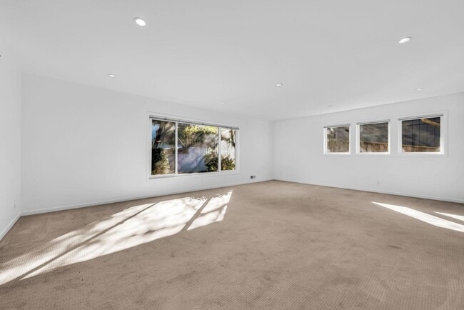 Building Photo - 280 Angelita Ave