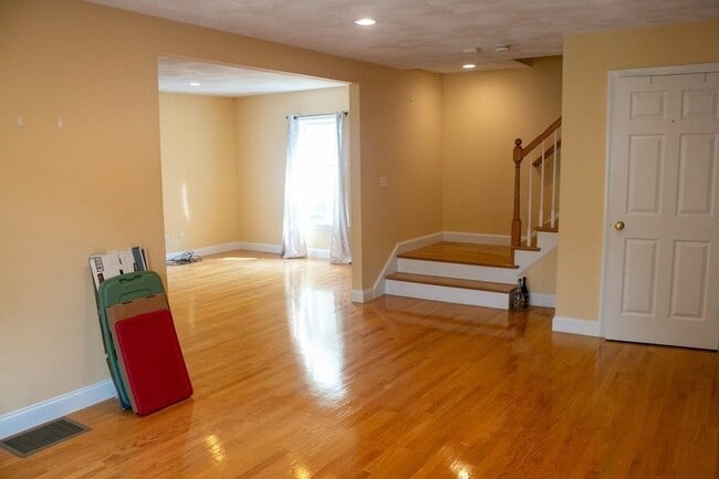 Building Photo - 4 Humphrey St