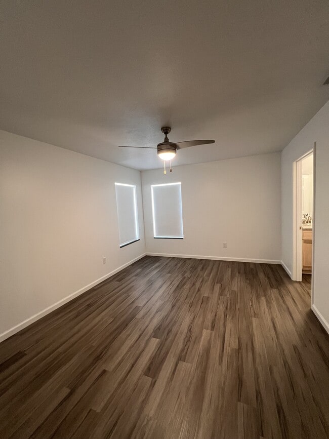 Building Photo - 209 Millersburg St