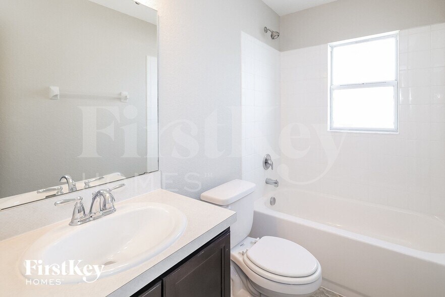 Building Photo - 911 Kingfisher Dr