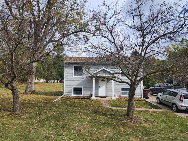Building Photo - 5904 Edson St