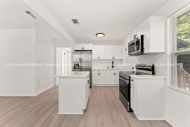 Building Photo - 3 bed/1 bath home in Grand Park