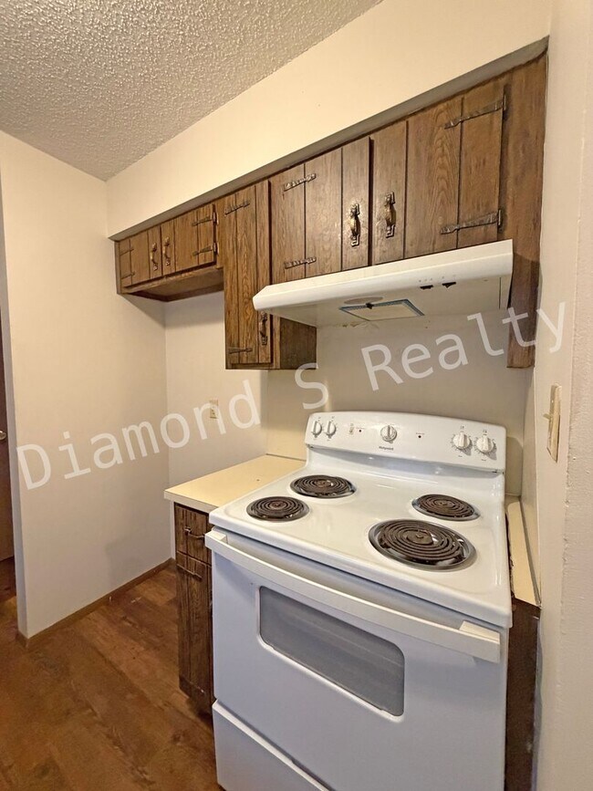Building Photo - 1523-1523 N Clay Ave