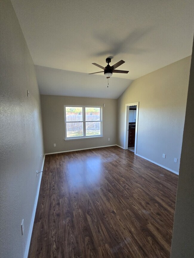 Building Photo - 908 Cooper Ln